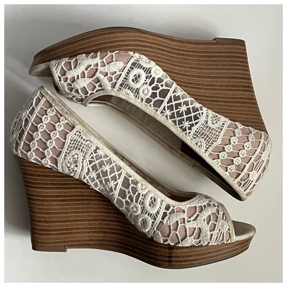 American Eagle Lolita Lace Peep Toe Wedge Heel - Picture 5 of 9